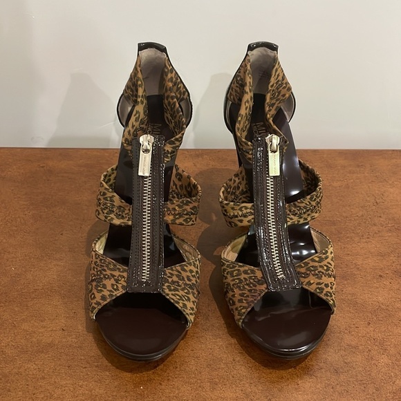 Michael Kors Cheetah Berkley T-Strap Heels Size 7.5 - Picture 4 of 16